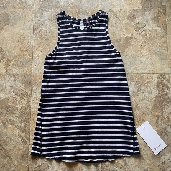 Lululemon All Tied Up Tank Size 4 🖤🩶 - Picture 6 of 10